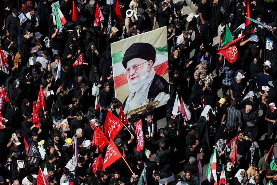 Iraniani riuniti a Mashhad, dove oggi viene tumulata la salma della Guida suprema l\\'ayatollah Ali Khamenei. , REUTERS