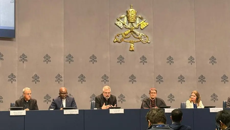 Famiglie, la Chiesa non alzi muri: «Prima di giudicare bisogna comprendere»