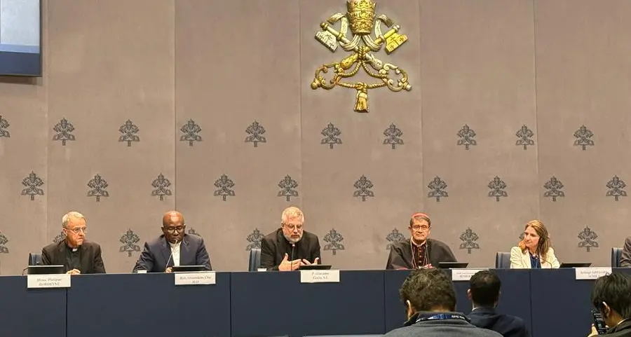 Famiglie, la Chiesa non alzi muri: «Prima di giudicare bisogna comprendere»