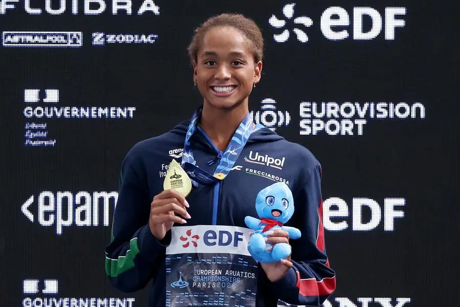 Sara Curtis, oro e record del mondo nei 50 dorso agli Europei di Parigi avrebbe voluto i genitori sul podio , REUTERS