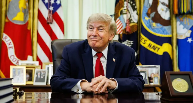 Democrazia in (s)vendita. L'ultima carta di Trump è comprarsi le elezioni di midterm con un assegno