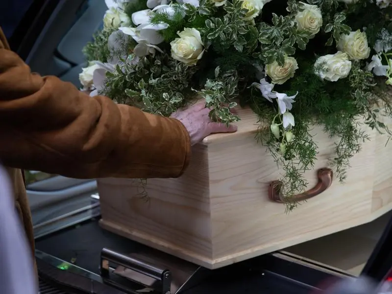 Crans-Montana, don Passarelli racconta il dolore dei giovani per Giovanni Tamburi