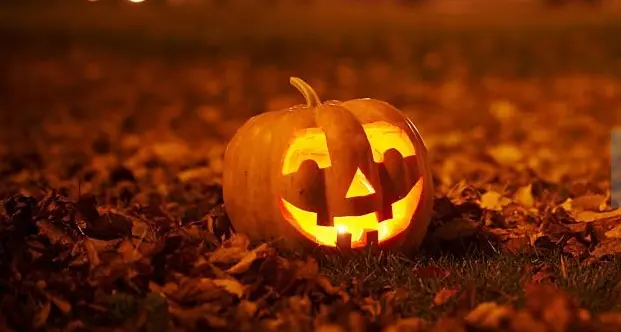 Halloween, festa innocente o pericolosa? Le origini, il rischio satanismo e i consigli per i genitori
