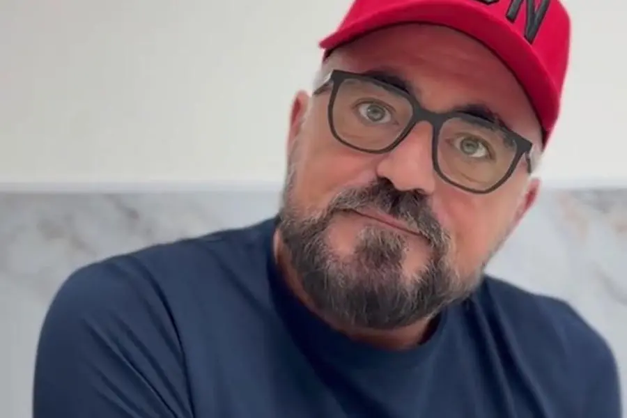 Gennaro Panzuto, in una immagine tratta da un video su suoi profili social su cui si proponeva come influencer anticamorra.