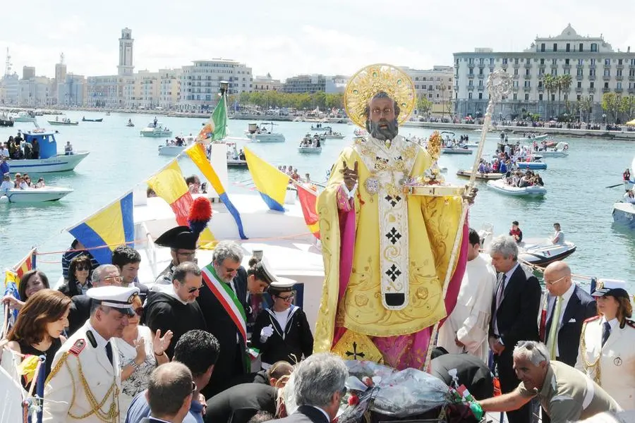 La caratteristica processione a mare con la statua di San Nicola a Bari durante i festeggiamenti per il Patrono , Agenzia Fotogramma
