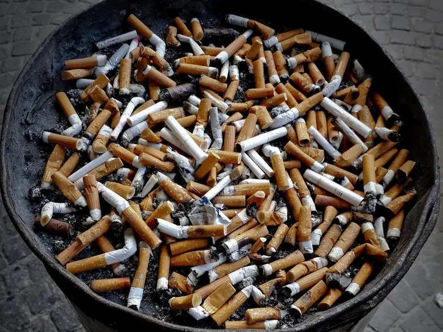World No Tobacco Day. Bionda o elettronica la sigaretta si fuma la vita. Oggi si può spegnere: ecco come