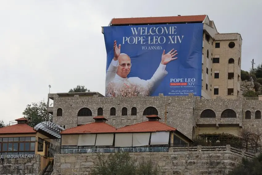 Uno striscione raffigurante il Papa appeso ad Annaya in Libano , REUTERS