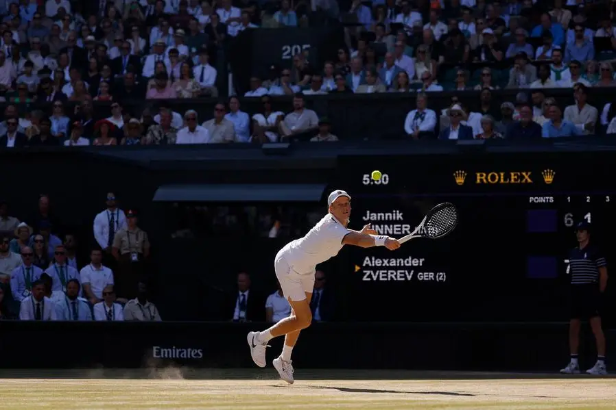 Tennis - Wimbledon Jannik Sinner in azione subito dopo aver perso il primo set nella finale 2026 , REUTERS