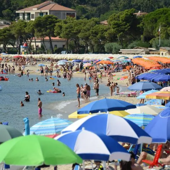 In spiaggia si possono sempre portare cibo e borsa frigo. Ecco cosa dice la legge