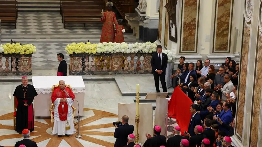 Il Papa nella Terra dei fuochi: «Sono venuto qui a raccogliere le vostre lacrime»