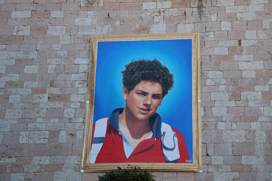 Mediaset is preparing a film about Carlo Acutis. Pier Silvio Berlusconi: «Impressed by his mother’s testimony to Verissimo»