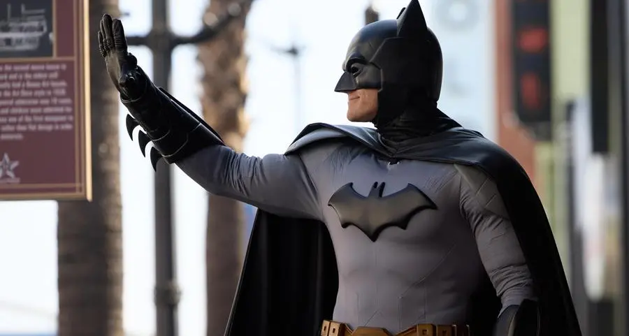 Effetto Batman nella metro di Milano