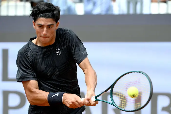 epa12938683 Federico Cina of Italy in action during his men's singles match against Alexander Blockx of Belgium (not pictured) at the Italian Open tennis tournament in Rome, Italy, 07 May 2026. EPA/ETTORE FERRARI