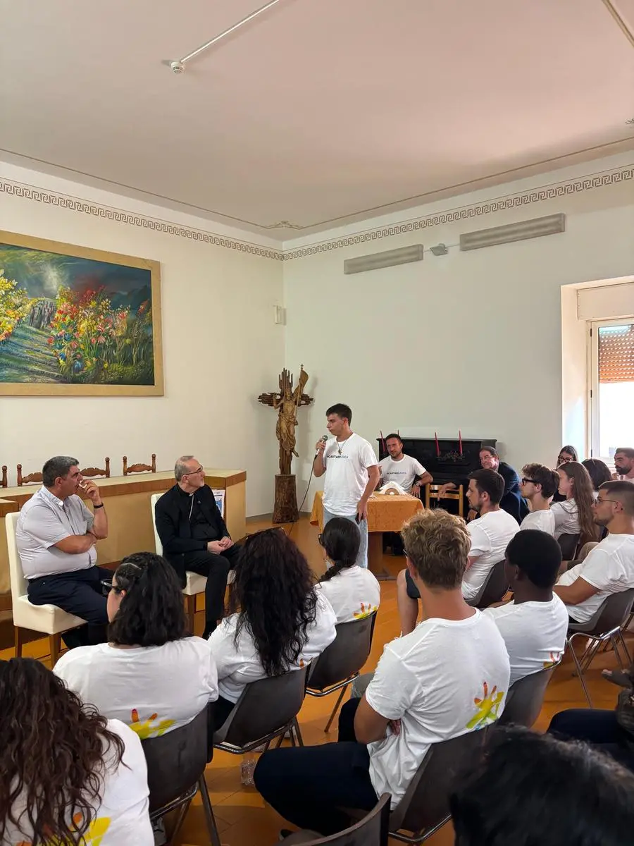 Un momento del dialogo tra Pizzaballa e i giovani della Carta di Leuca 2026