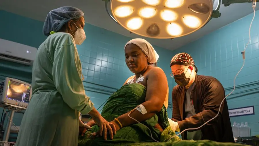 Cuba al buio, blackout negli ospedali e bambini malati senza cure per le nuove sanzioni USA