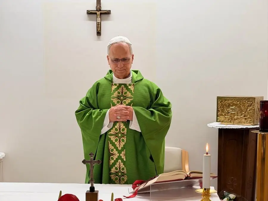 Salute Papa. Celebra messa, prima foto dopo il ricovero