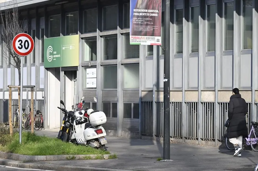 L\\'edificio di Milano all\\'interno del quale \\u00E8 stato ritrovato Diego Baroni, il 14enne di San Giovanni Lupatoto (Verona) , sparito il 12 gennaio , ANSA