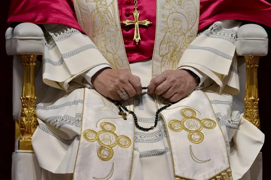 Papa Leone XIV presiede la recita del Santo Rosario per la pace nella Basilica di San Pietro