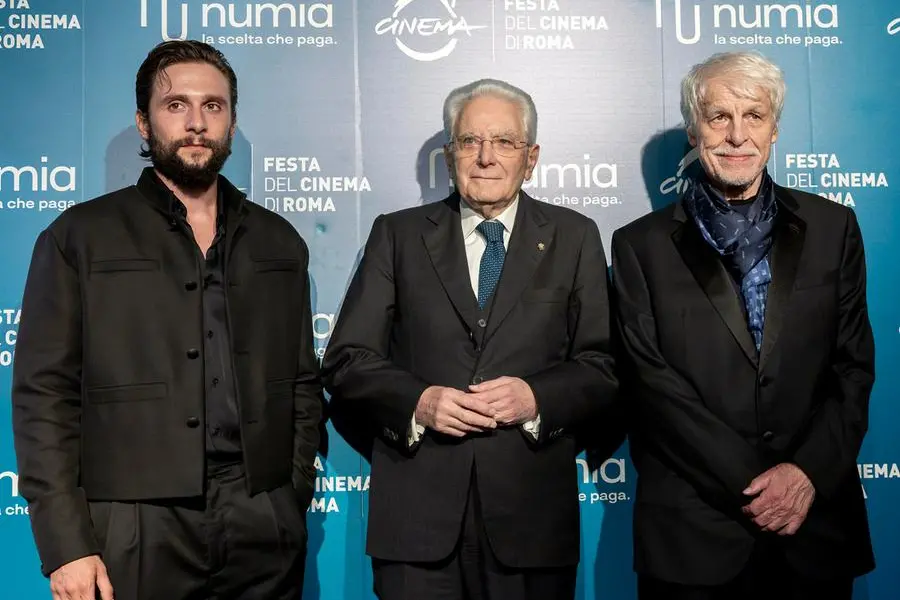 Da sinistra, il presidente Sergio Mattarella con Michele Placido e Giuseppe De Domenico alla proiezione in anteprima della miniserie \"Livatino - Il giudice e i suoi assassini\" alla Festa di Roma , ANSA