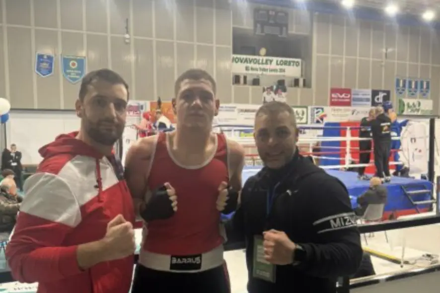 In the centre, Francesco, twenty years old, is today the Italian Youth heavyweight vice champion