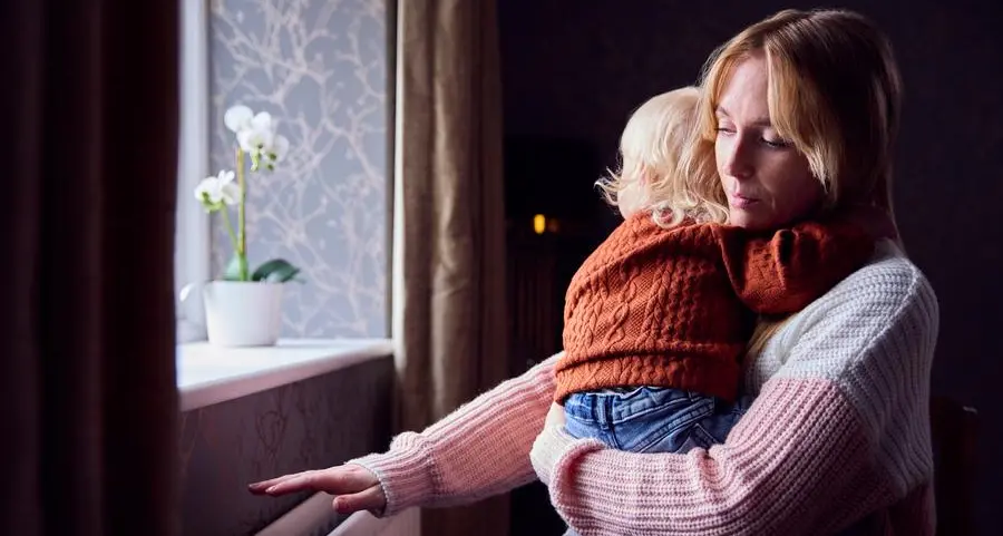 Il gelo nelle case: la lotta invisibile dei minori contro la povertà energetica