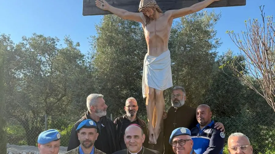 Libano: Il crocifisso distrutto da un soldato israeliano torna al suo posto. La comunità cattolica maronita ringrazia l’Unifil