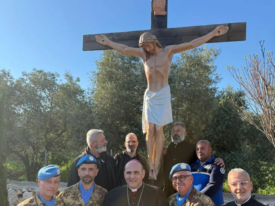 Libano: Il crocifisso distrutto da un soldato israeliano torna al suo posto. La comunità cattolica maronita ringrazia l’Unifil