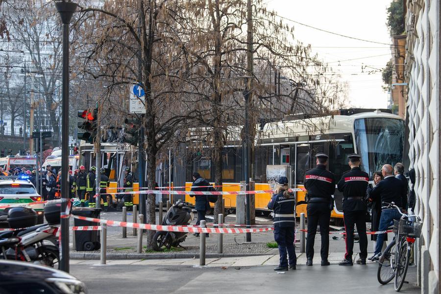 Milan, tram derails at Porta Venezia: the driver becomes ill and the “yellow” on the safety devices Milan, tram derails at Porta Venezia: the driver becomes ill and the “yellow” on the safety devices