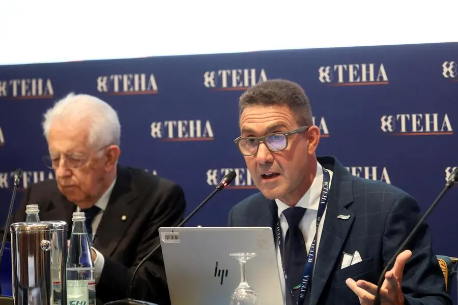 Mario Monti e Roberto Vannacci in occasione della seconda giornata del Forum TEHA \\u201CIntelligence on the world Europe, and Italy\\u201D, a Cernobbio sul lago di Como. ANSA / MATTEO BAZZI , ANSA
