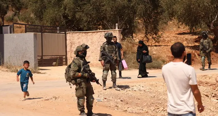 «Avete mezz’ora per uscire»: così a Qusra in Cisgiordania le case palestinesi diventano terra di conquista di coloni israeliani