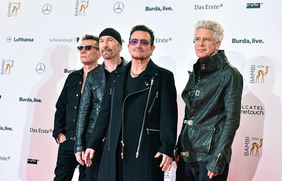 I quattro membri della band. Da sinistra, il batterista Larry Mullen jr, 64 anni, il chitarrista The Edge, 65, il cantante Bono, 66, e il bassista Adam Clayton, 66.