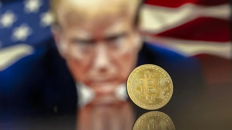 Ecco come Trump si arricchisce con le cryptovalute che lui stesso regola