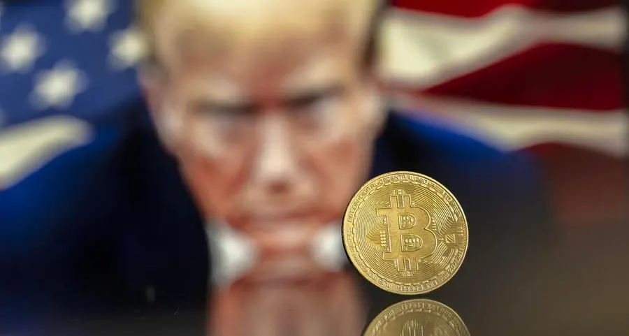 Ecco come Trump si arricchisce con le cryptovalute che lui stesso regola