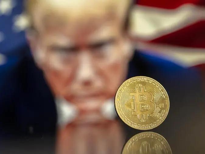 Ecco come Trump si arricchisce con le cryptovalute che lui stesso regola