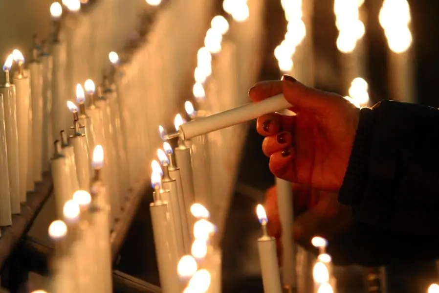 Un momento della festa della Candelora nel piazzale dell'abbazia di Montevergine a Mercogliano, Avellino.