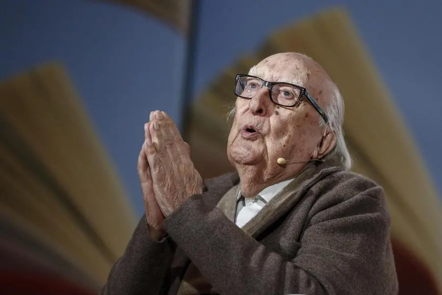 Lo scrittore Andrea Camilleri ospite della fiera 'Piu' libri più liberi' alla Nuvola di Fuksas, Roma, 10 dicembre 2017. ANSA/GIUSEPPE LAMI
