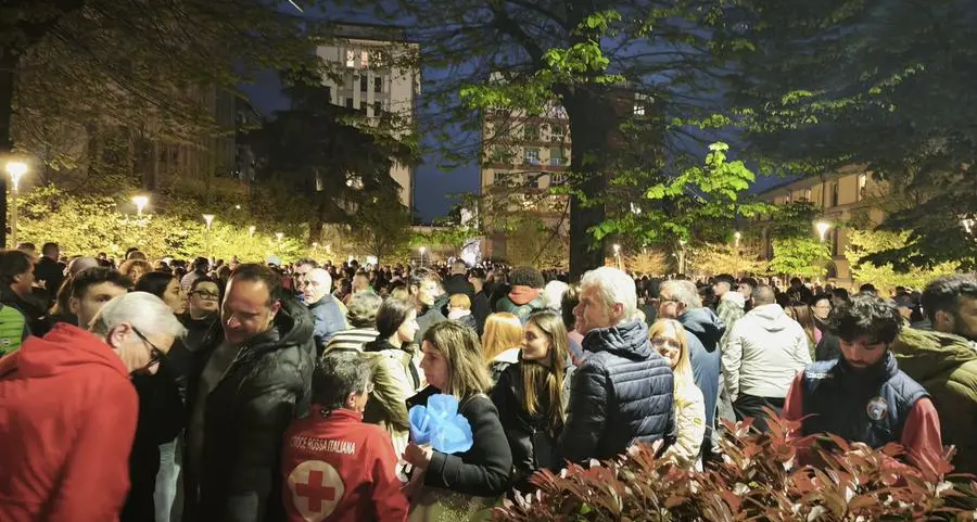 Massa, ventimila fiaccole per Giacomo: il silenzio che interroga una città