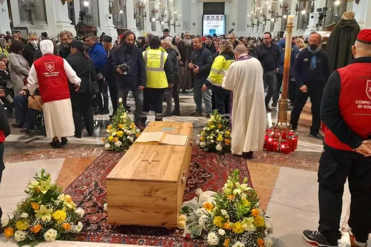 I funerali di Biagio Conte celebrati dall'arcivescovo di Palermo Corrado Lorefice, nella cattedrale della città il 17 gennaio 2023
