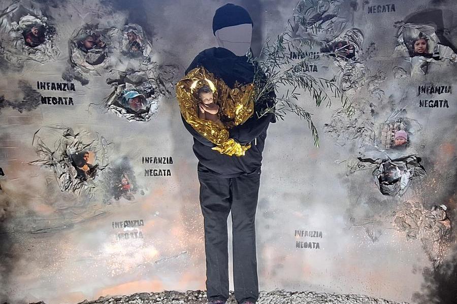 Wounded childhood and the mirror of conscience: the 2025 nativity scene of the Casa della Carità