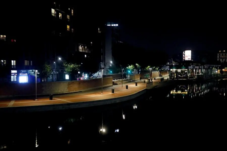 La Darsena dopo il coprifuoco delle 23 a Milano, 24 ottobre 2020.ANSA/Mourad Balti Touati , ANSA