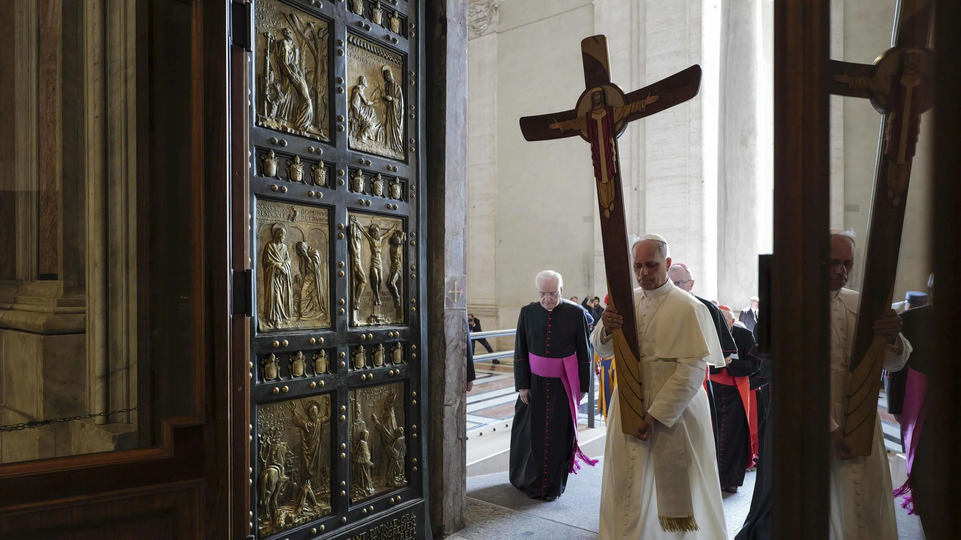Diretta streaming, il Papa chiude la Porta Santa e conclude il Giubileo e celebra la Messa dell'Epifania