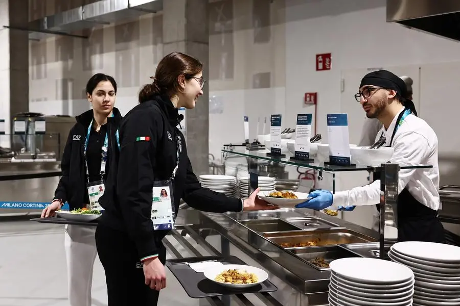Milano Cortina 2026 Winter Olympics - Press Visit at the Olympic and Paralympic Athletes' Village - Milan, Italy - February 3, 2026 General view of team Italy athletes in the cafeteria at the Olympic and Paralympic Athletes' Village REUTERS/Yara Nardi