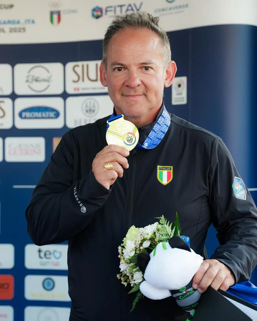 Con la medaglia della coppa del Mondo 2025.