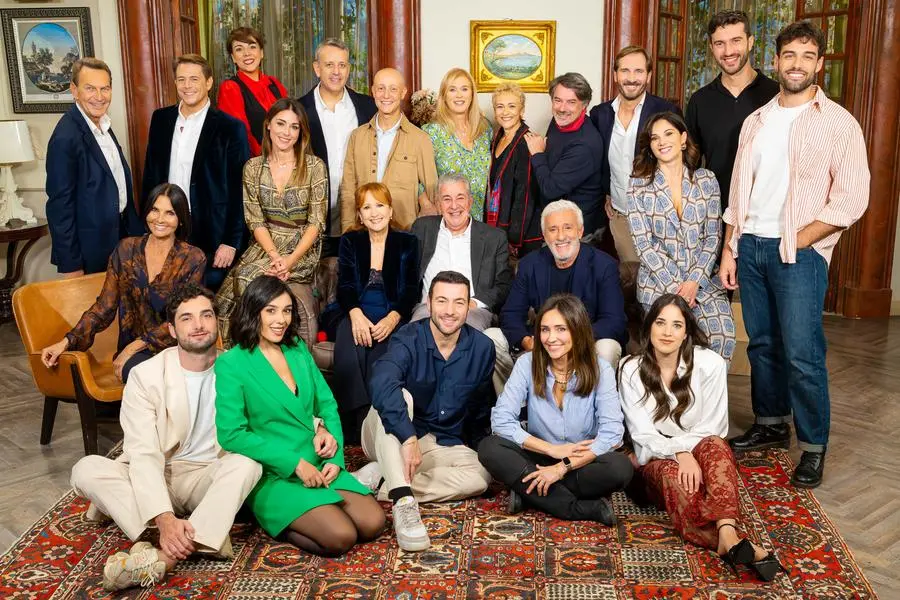 Foto di gruppo del cast 2026 di Un posto al sole. Ph.Giuseppe D'Anna\\\\Fremantle