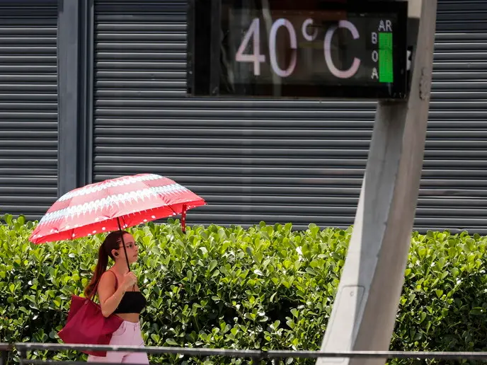 Il caldo che non possiamo permetterci: cos’è la “cooling poverty” e come minaccia la salute dei più fragili