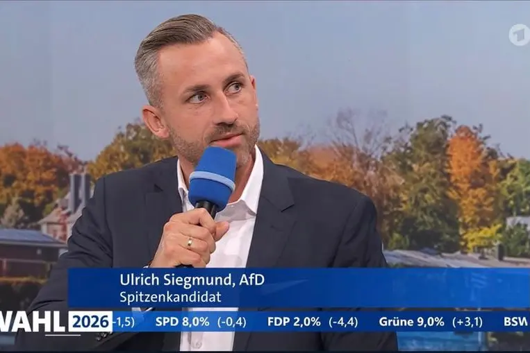 Il leader di Afd Ulrich Siegmund durante la proiezione dei primi risultati delle elezioni