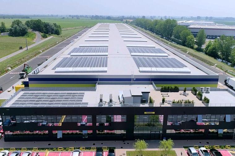 Poste Italiane, Smart Building project: intelligent buildings, less consumption and cutting emissions Poste Italiane, Smart Building project: intelligent buildings, less consumption and cutting emissions