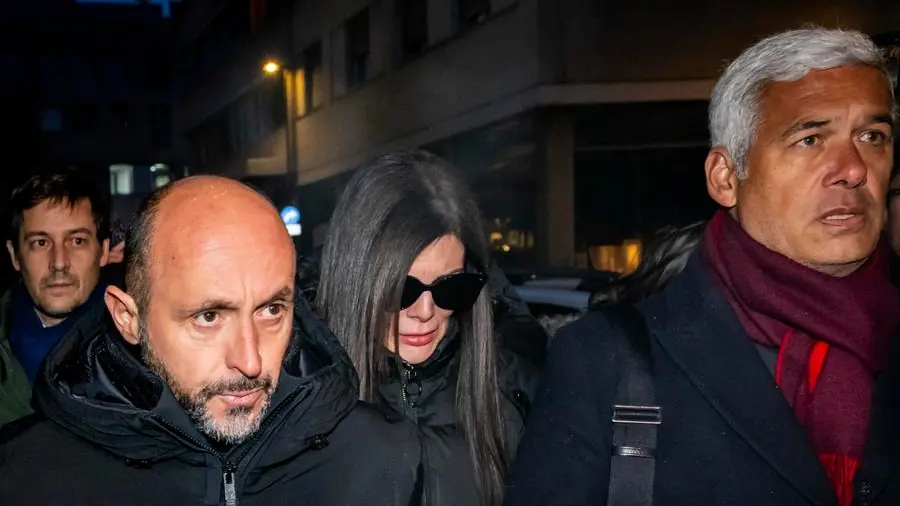 Crans-Montana e la proprietaria che fugge con la cassa: è la metafora di una società che ha messo il denaro al centro dei propri valori