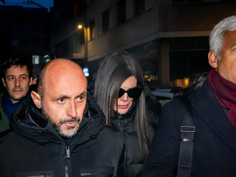 Crans-Montana e la proprietaria che fugge con la cassa: è la metafora di una società che ha messo il denaro al centro dei propri valori