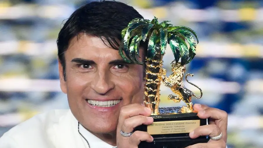 Nato a New York per caso, napoletano nel cuore: chi è Sal Da Vinci, il vincitore di Sanremo 2026